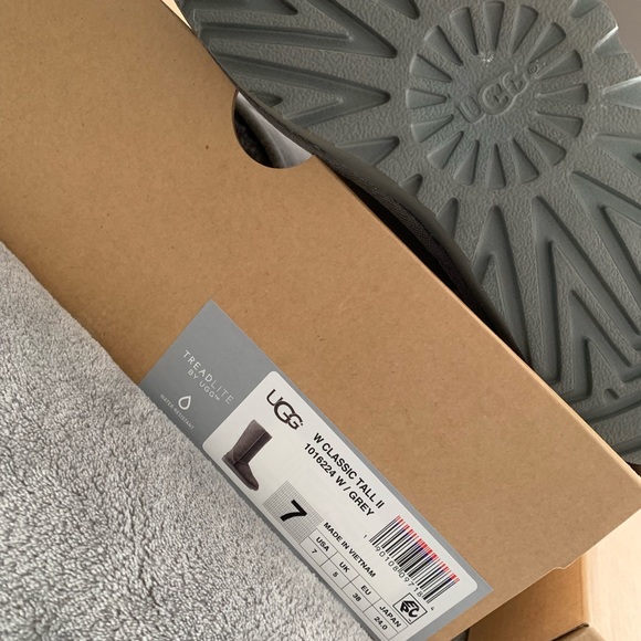 Gray uggs - Picture 4 of 4